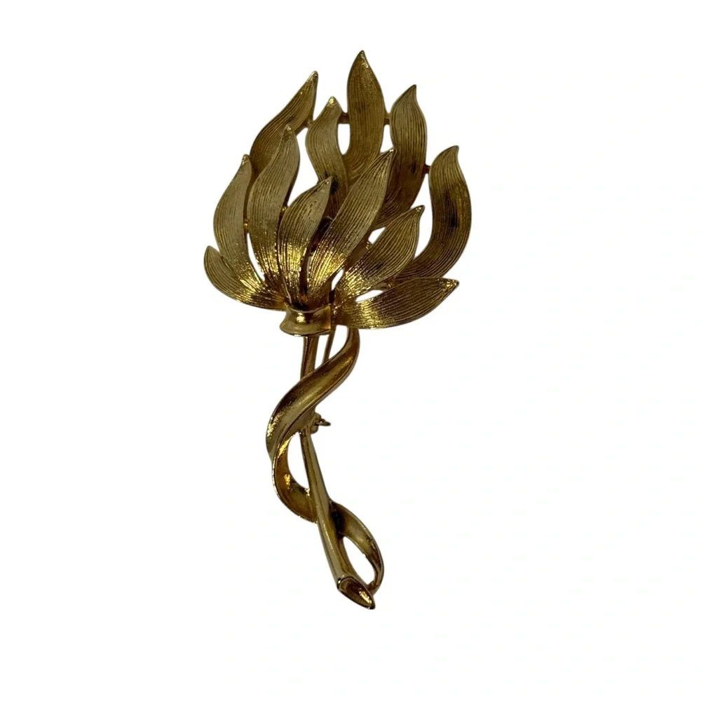 LISNER VINTAGE BROOCH GOLD TONE FLOWER BRUSHED & SMOOTH SIGNED